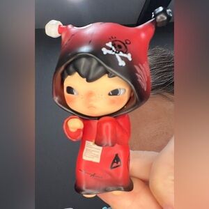 Hirono hiding behind you